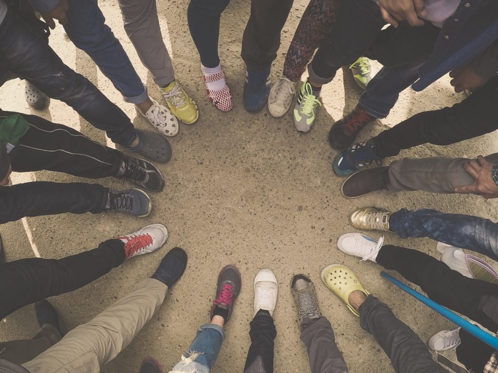 Zapatos juntos formando un círculo