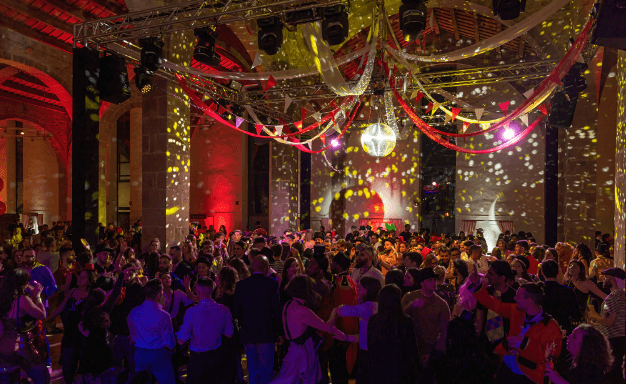 10 Tips To Plan An Unforgettable Office Holiday Party