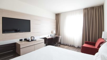 What do business travelers need in a hotel?