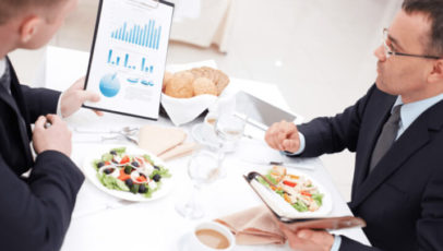 Top 10 tips on how to eat healthy while traveling for work