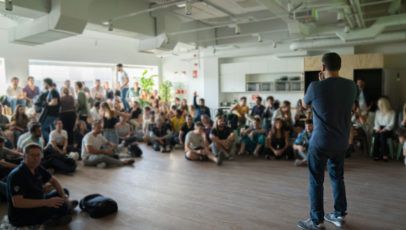 8 tips to keep employees engaged in a hybrid world