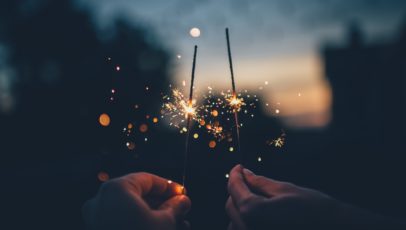 12 tips to plan an unforgettable office holiday party