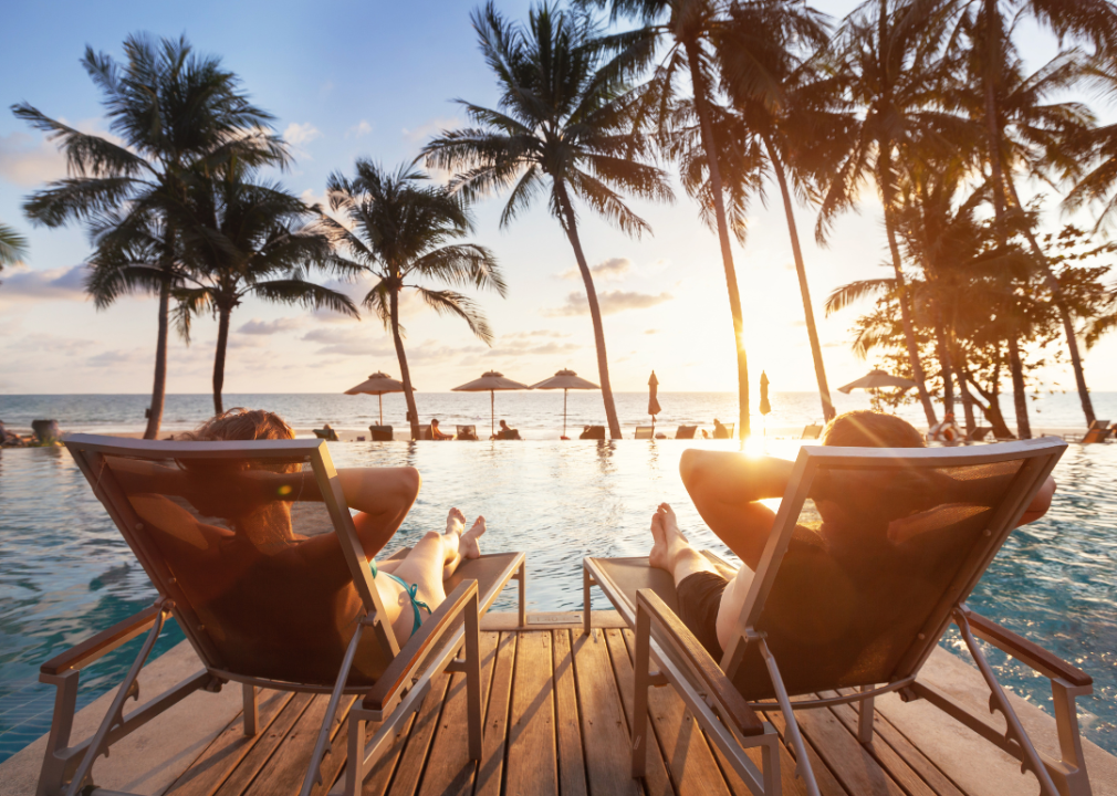 5 high-flying perks to search for when opting for a go back and forth bank card