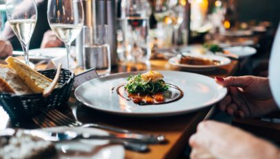 10 tips to master business dinner etiquette