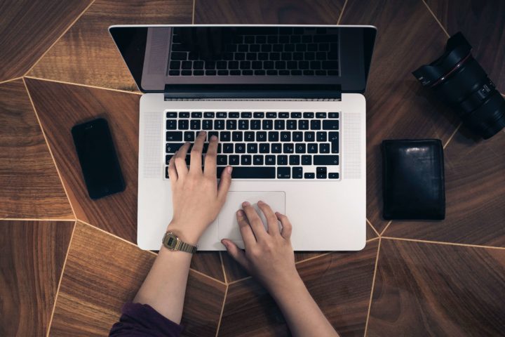 60+ online travel booking statistics & trends