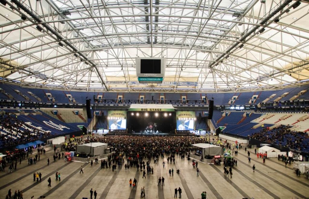 salón de convenciones llenándose