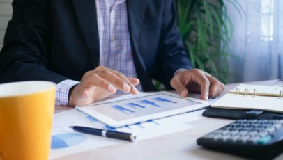 How to make a business travel report + free template for 2023