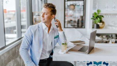 Using a travel agent vs. booking yourself: what’s best?