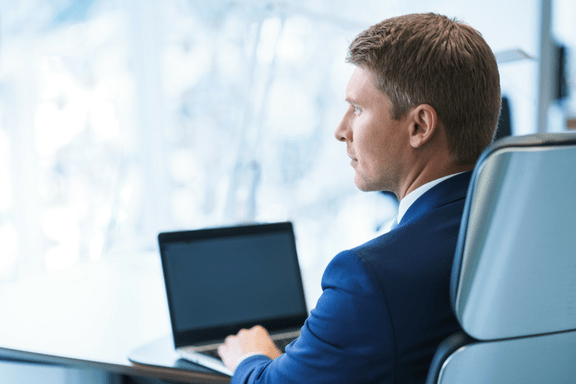 7 tips to stay healthy while traveling for work